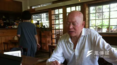 民進黨前主席許信良(右)12日參加「余陳月瑛女士逝世週年紀念策展活動」,透露美、中都曾向他表達對蔡英文的高度評價。(顏振凱攝)