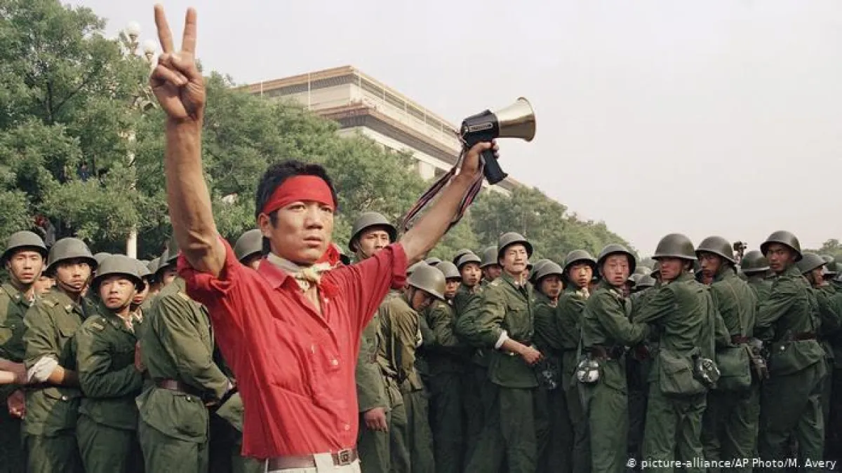 31年前的六四學運中的一大訴求是期望能在中國推動民主化。這是89年6月3日的人民大會堂旁(德國之聲中文網)