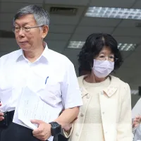 陳佩琪(右起)9日再於臉書談及財產扣押狀況。左為柯文哲。(資料照,柯承惠攝) 陳佩琪(右起)9日再於臉書談及財產扣押狀況。左為柯文哲。(資料照,柯承惠攝)