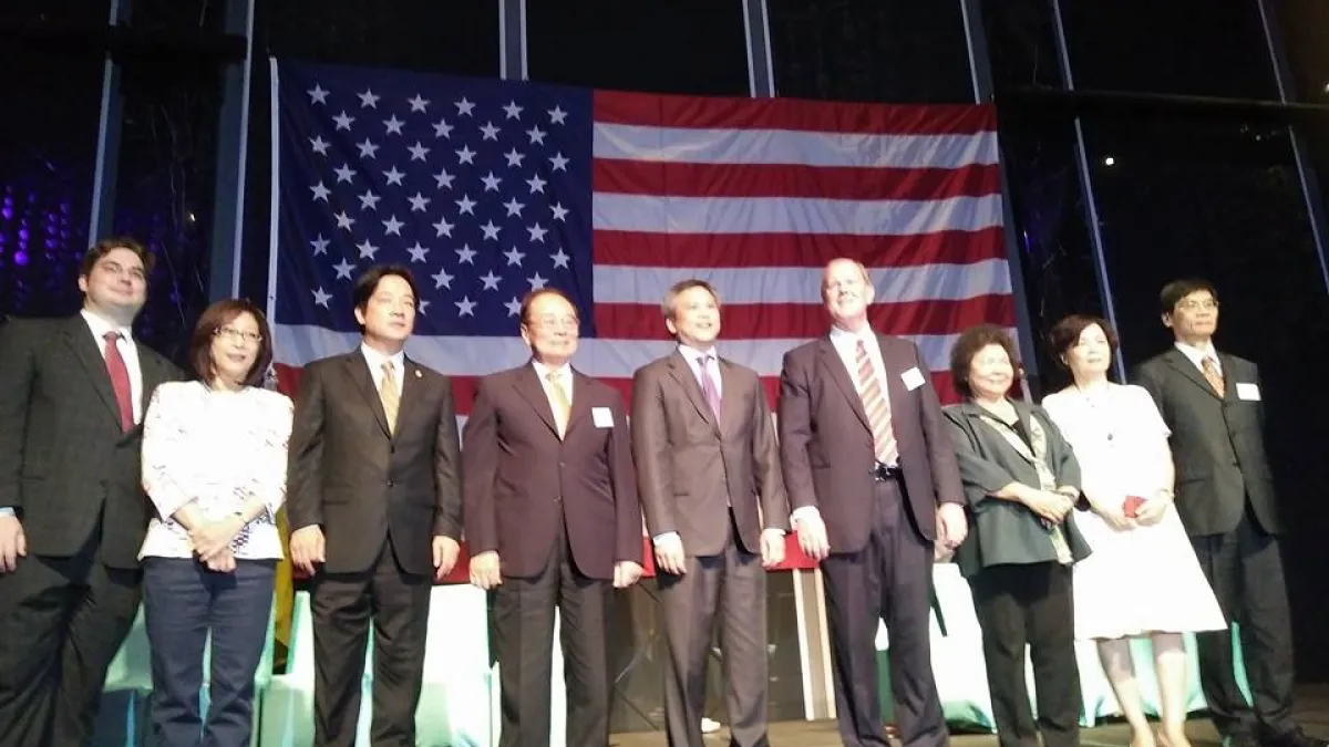 來賓與AIT官員合影留念來賓與AIT官員合影留念。(圖/龔傑森攝)