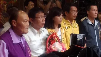 柯文哲30日為洪慈庸站台(洪慈庸臉書)