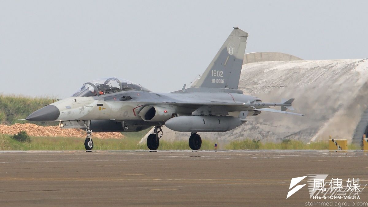 義國空軍將領不解,為何我國可以自製IDF戰機,性能簡單的教練機反而要外購。圖為IDF戰機。(資料照,吳逸驊攝) 義國空軍將領不解,為何我國可以自製IDF戰機,性能簡單的教練機反而要外購。圖為IDF戰機。(資料照,吳逸驊攝)