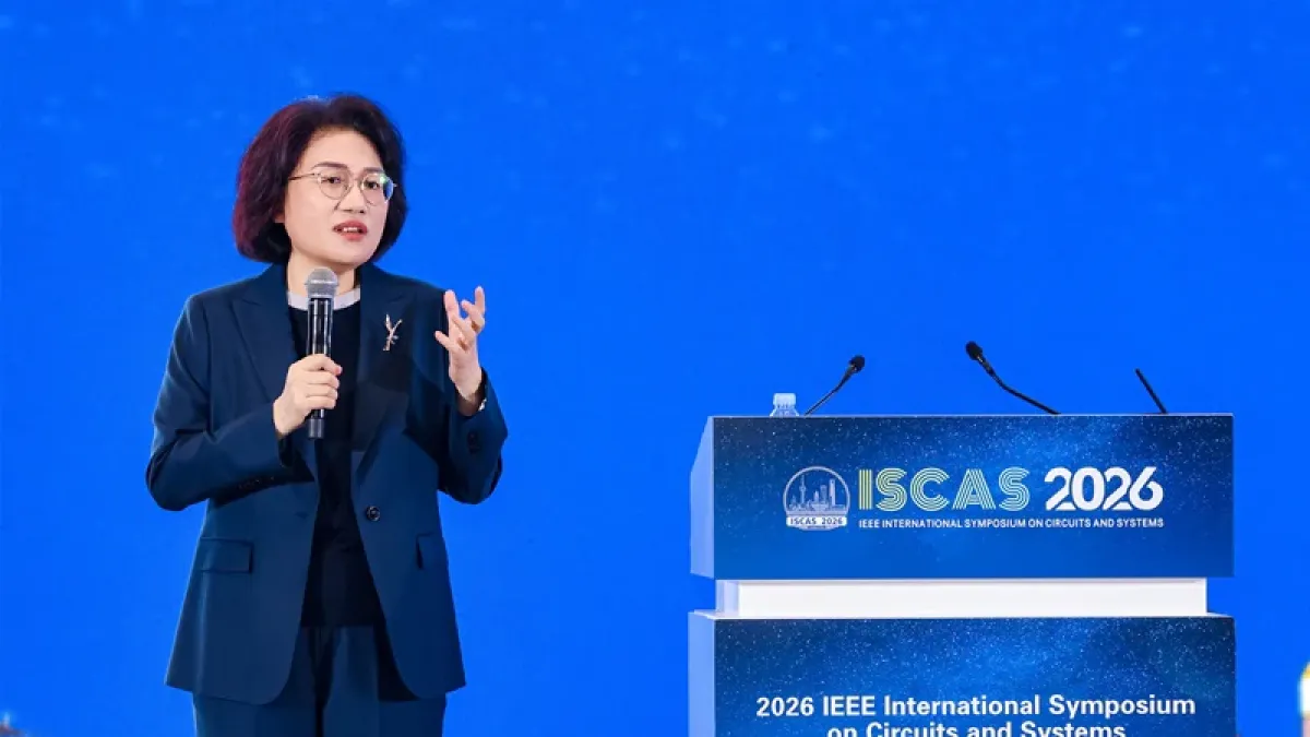 華為公司董事、半導體業務部總裁何庭波在「2026國際電路與系統研討會」發表演講,提出了指導半導體產業發展的新原則「韜(τ)定律」。(翻攝自華為官網)