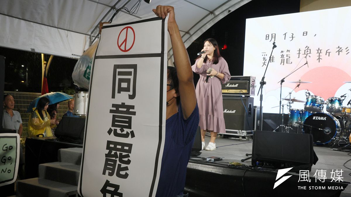 民進黨立院黨團總召柯建銘6日揚言要罷免立法院正副院長韓國瑜與江啟臣,以及41席國民黨區域立委。國民黨立委賴士葆7日回擊,國民黨立院黨團大會決議,全面開戰,罷免民進黨38席區域立委,預計分階段進行。大罷免浪潮要來了嗎?(資料照,柯承惠攝) 民進黨立院黨團總召柯建銘6日揚言要罷免立法院正副院長韓國瑜與江啟臣,以及41席國民黨區域立委。國民黨立委賴士葆7日回擊,國民黨立院黨團大會決議,全面開戰,罷免民進黨38席區域立委,預計分階段進行。大罷免浪潮要來了嗎?(資料照,柯承惠攝)