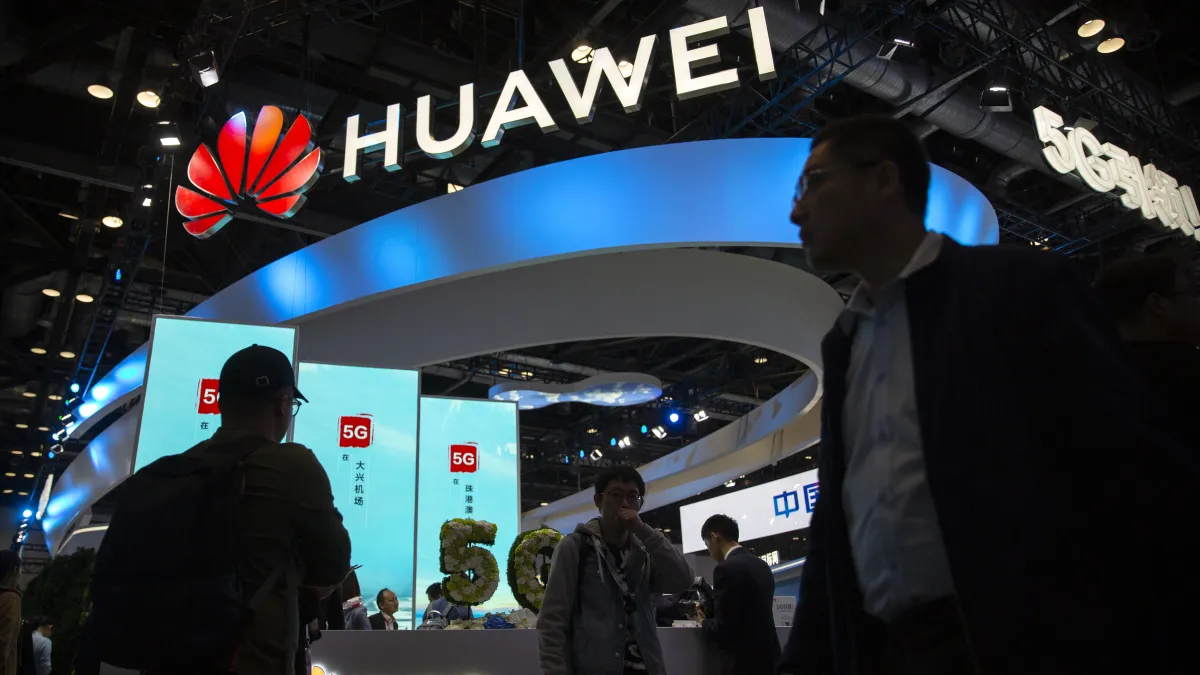 為了華為手機內建的名稱,NCC有意以下架等方式要求改回原來。(AP)