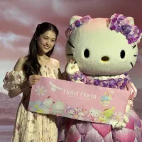 松村沙友理が日本初開催のサンリオ没入型展示「Hotel Floria Tokyo」のプレスイベントに登壇し、ハローキティと共に展覧会の魅力や夏の思い出を語った。(写真/黃信維撮影) 松村沙友理が日本初開催のサンリオ没入型展示「Hotel Floria Tokyo」のプレスイベントに登壇し、ハローキティと共に展覧会の魅力や夏の思い出を語った。(写真/黃信維撮影)