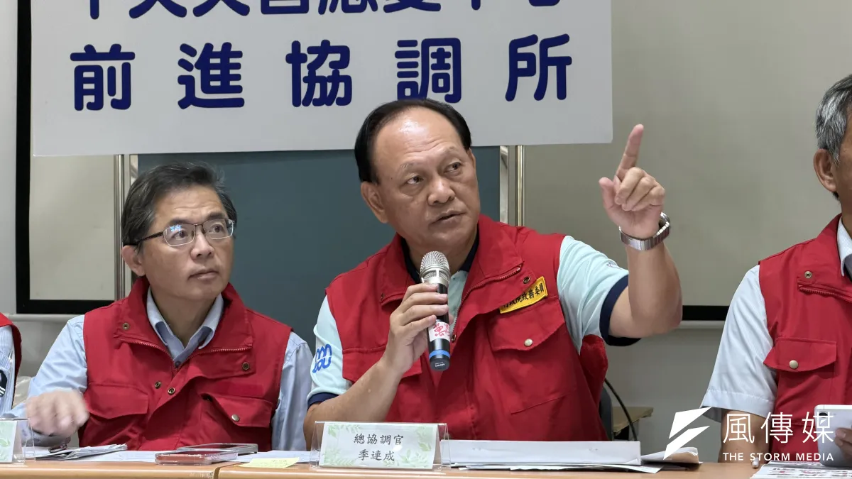 -行政院政務委員季連成(右)、交通部前部長李孟諺(左)進駐花蓮縣光復鄉擔任中央災害應變中心前進指揮所擔任正副總協調官。(鍾秉哲攝)
