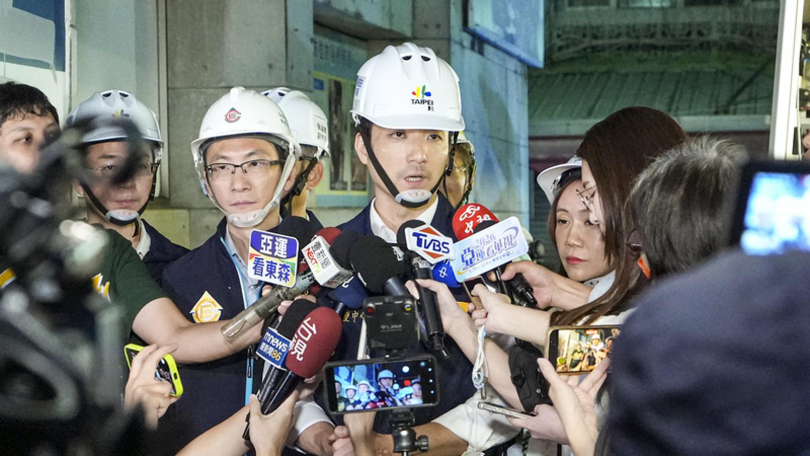 北市民宅突現「天坑」!地板下陷逾1公尺 家具遭污水淹沒 原因疑和隔壁工地有關