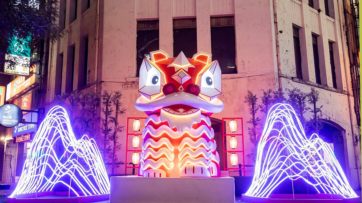 2024台北燈節-光年獸。(圖/臺北市政府觀傳局提供) 2024台北燈節-光年獸。(圖/臺北市政府觀傳局提供)