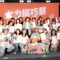 新北市長候選人蘇巧慧舉辦「女力後援會」成立大會,吸引超過1500名跨界女性及數十個新北在地婦女團體到場,前經濟部長王美花、立委林淑芬、無任所大使劉柏君等人也出席力挺。(圖/蘇巧慧競總提供) 新北市長候選人蘇巧慧舉辦「女力後援會」成立大會,吸引超過1500名跨界女性及數十個新北在地婦女團體到場,前經濟部長王美花、立委林淑芬、無任所大使劉柏君等人也出席力挺。(圖/蘇巧慧競總提供)