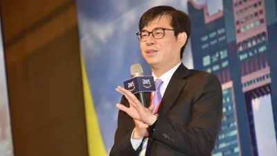 高雄市長陳其邁今(22)日出席由全球雲端產業龍頭AWS(Amazon Web Services)舉辦的「AWS南台灣雲端產業論壇」。(圖/高市府提供)