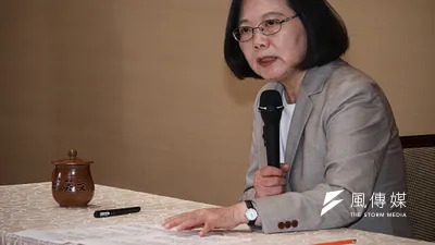 民進黨總統初選「英德之爭」愈燒愈烈,據英營人士透露,因前行政院長賴清德完全否定「再延後初選時間」,加上無法從黨主席卓榮泰下午談話感受到迴旋空間,恐逼使總統蔡英文(見圖)慎重考慮是否該離開民進黨。(蔡親傑攝)