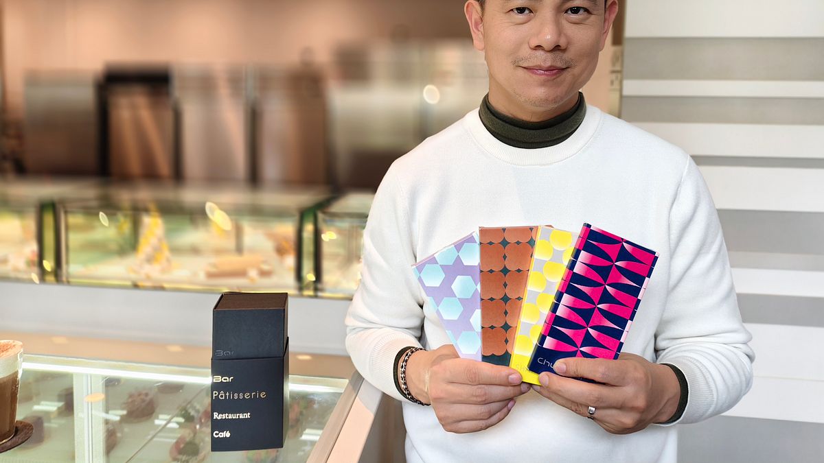 國際名廚江振誠於高雄S・S・A・W春生夏.秋藏冬舉辦「巧克力的搭配美學」講座,並發佈「S.S.A.W x 江振誠主廚 聯名巧克力禮盒」。(圖/徐炳文攝) 國際名廚江振誠於高雄S・S・A・W春生夏.秋藏冬舉辦「巧克力的搭配美學」講座,並發佈「S.S.A.W x 江振誠主廚 聯名巧克力禮盒」。(圖/徐炳文攝)