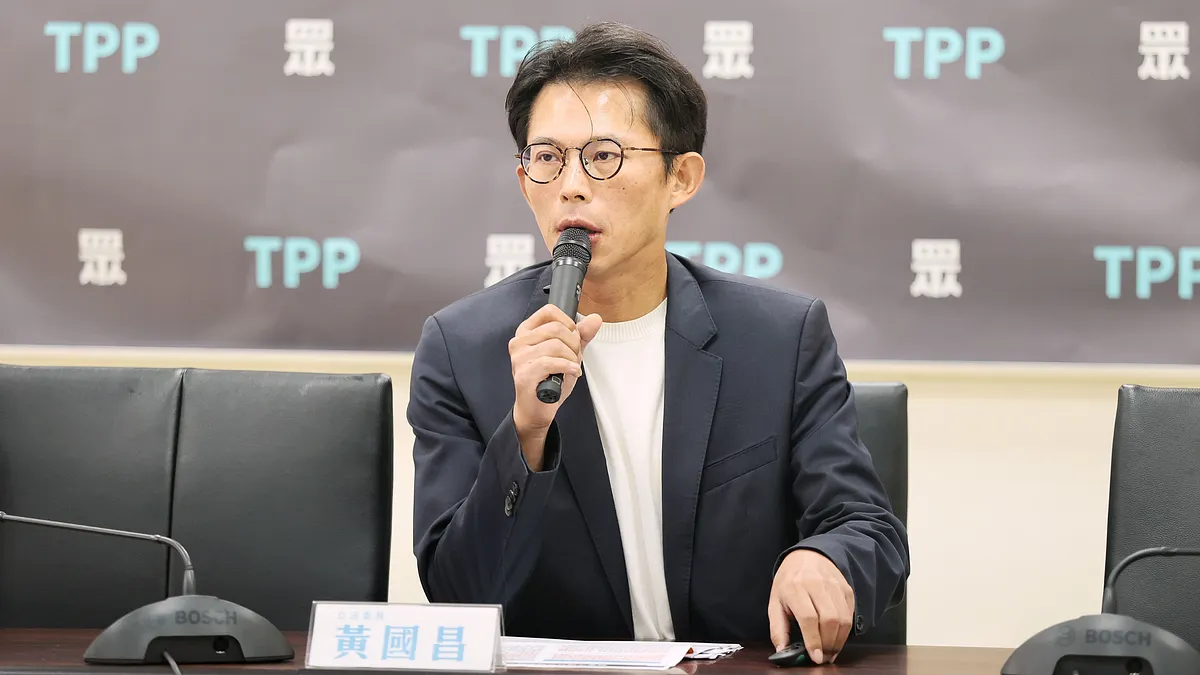 立委黃國昌質疑,行政院NCC委員,什麼時候徵詢過在野黨的意見?(柯承惠攝) 立委黃國昌質疑,行政院NCC委員,什麼時候徵詢過在野黨的意見?(柯承惠攝)