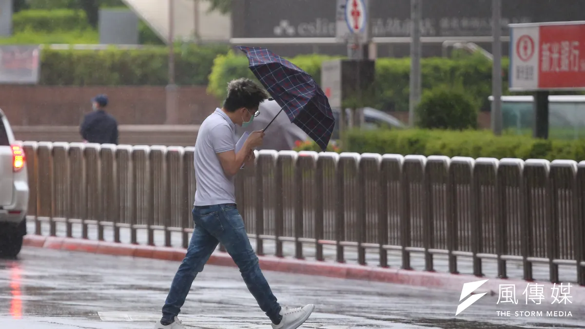 杜蘇芮的颱風眼清晰,中央氣象局今日下午2時30分發布陸上颱風警報。(資料照,顏麟宇攝)