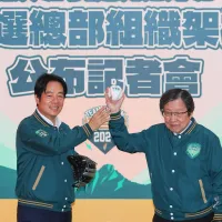 Former National Security Council Secretary-General Chiu Yi-jen (right) speaks to media, insisting that President Lai Ching-te's continuation of Tsai Ing-wen's policy line does not constitute a pro-independence stance, and emphasizing that 'whole-of-societ Former National Security Council Secretary-General Chiu Yi-jen (right) speaks to media, insisting that President Lai Ching-te's continuation of Tsai Ing-wen's policy line does not constitute a pro-independence stance, and emphasizing that 'whole-of-societ