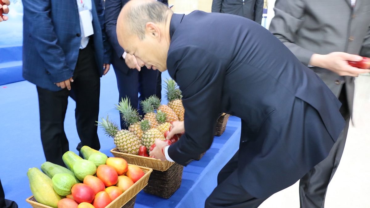高雄市長韓國瑜出訪拚訂單,結果陸委會說要罰他五十萬。(高雄市政府提供) 高雄市長韓國瑜出訪拚訂單,結果陸委會說要罰他五十萬。(高雄市政府提供)