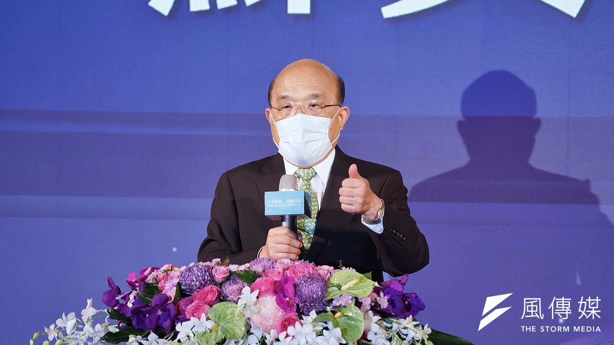 對於部分台灣藝人將參加央視「十一國慶」節目,行政院長蘇貞昌(見圖)表示,公眾人物享受台灣民主、健保,還跑到對岸唱不適當的歌,國人自有公評。(盧逸峰攝) 對於部分台灣藝人將參加央視「十一國慶」節目,行政院長蘇貞昌(見圖)表示,公眾人物享受台灣民主、健保,還跑到對岸唱不適當的歌,國人自有公評。(盧逸峰攝)