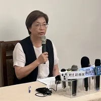彰化縣長王惠美(圖)4日臨時舉行記者會,談及外界關注她輔選議題時一度哽咽說,正因她愛黨愛彰化,中國國民黨縣長提名是她心中罣礙。(中央社) 彰化縣長王惠美(圖)4日臨時舉行記者會,談及外界關注她輔選議題時一度哽咽說,正因她愛黨愛彰化,中國國民黨縣長提名是她心中罣礙。(中央社)