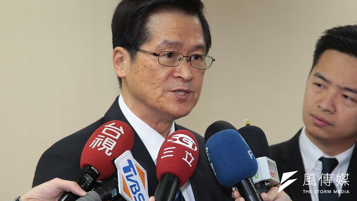 近日傳出政府從向美採購F-35戰機的方向,改以買6、70架左右的F-16V戰機為目標,對此,國防部長嚴德發今天重申,「只要符合空軍作戰需求,都納入考量。」(顏麟宇攝) 近日傳出政府從向美採購F-35戰機的方向,改以買6、70架左右的F-16V戰機為目標,對此,國防部長嚴德發今天重申,「只要符合空軍作戰需求,都納入考量。」(顏麟宇攝)