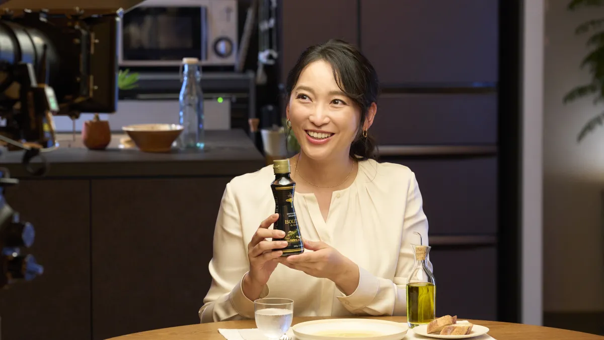かどや製油は洋食に使える新セサミオイル「ISOLETTA」を発売し、女優の杏さんが出演する新CMを9月1日より順次放映する。(写真/かどや製油PR事務局提供)