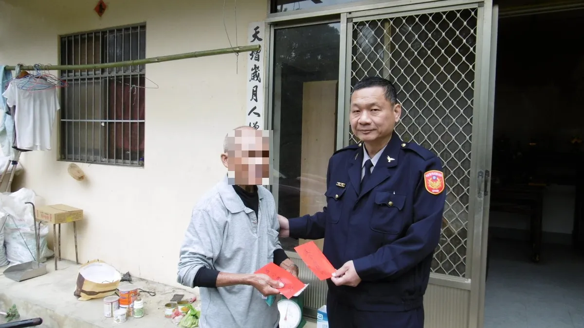 關懷轄區困頓獨老 竹山分局鹿谷分駐所集資送暖