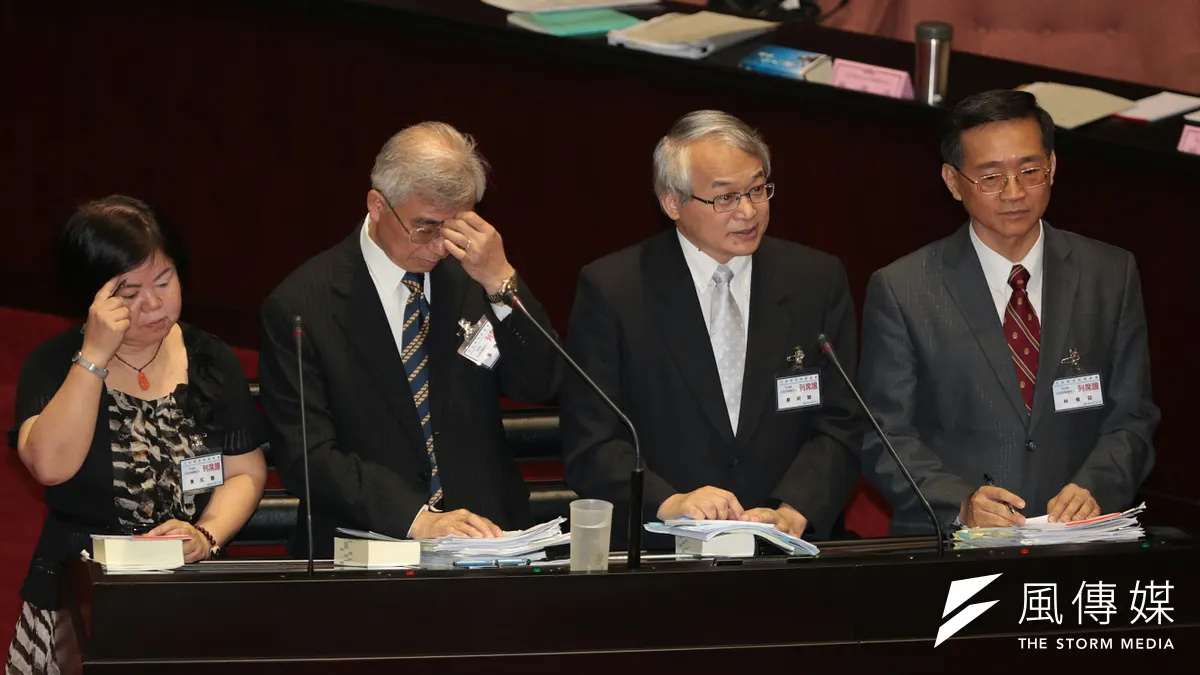 立法院11日進行司法院大法官被提名人審查,左起黃虹霞、吳陳鐶、蔡明誠、林俊益。(余志偉攝) 立法院11日進行司法院大法官被提名人審查,左起黃虹霞、吳陳鐶、蔡明誠、林俊益。(余志偉攝)