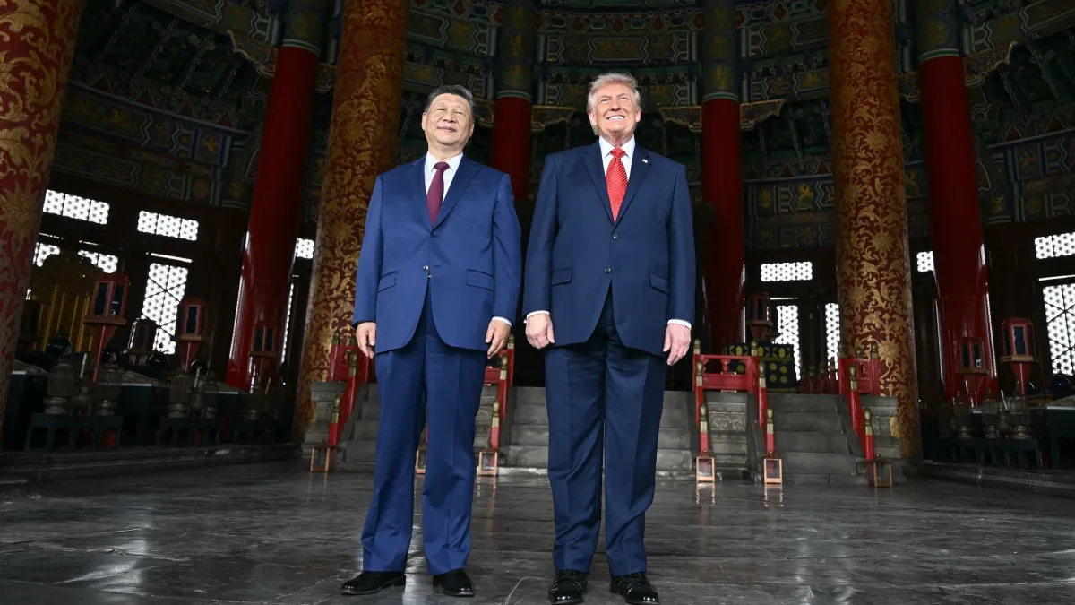 習近平(左)2026年5月以高規格接待川普(右)訪中;時隔4個月,兩人將在白宮進行「川習二會」。(資料照,美聯社)
