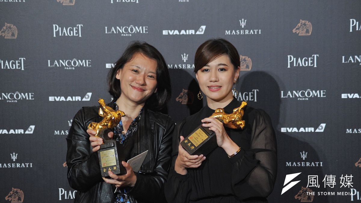 第55屆金馬獎,最佳紀錄片《我們的青春,在台灣》導演傅榆(右)領獎時說「希望我們的國家能被當作獨立的個體」,而後中國影人也紛紛表態(資料照,甘岱民攝) 第55屆金馬獎,最佳紀錄片《我們的青春,在台灣》導演傅榆(右)領獎時說「希望我們的國家能被當作獨立的個體」,而後中國影人也紛紛表態(資料照,甘岱民攝)