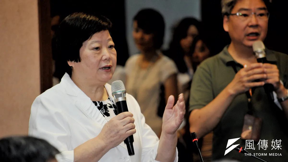勞動部工資審議委員會日前將基本月薪提升至22K、基本時薪調漲至140元,依法須由行政院核定,但現在內閣改組,外界質疑政策是否會因此生變?勞動部對此回應,預定明年元旦如期實施。圖為勞動部長林美珠於基本工資審議會前致詞。(資料照,甘岱民攝)