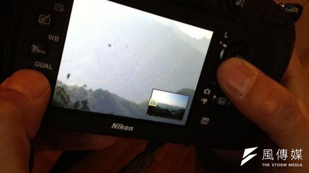 中國消費者投訴,尼康(Nikon)D600單眼相機出現黑斑。(取自網路) 中國消費者投訴,尼康(Nikon)D600單眼相機出現黑斑。(取自網路)