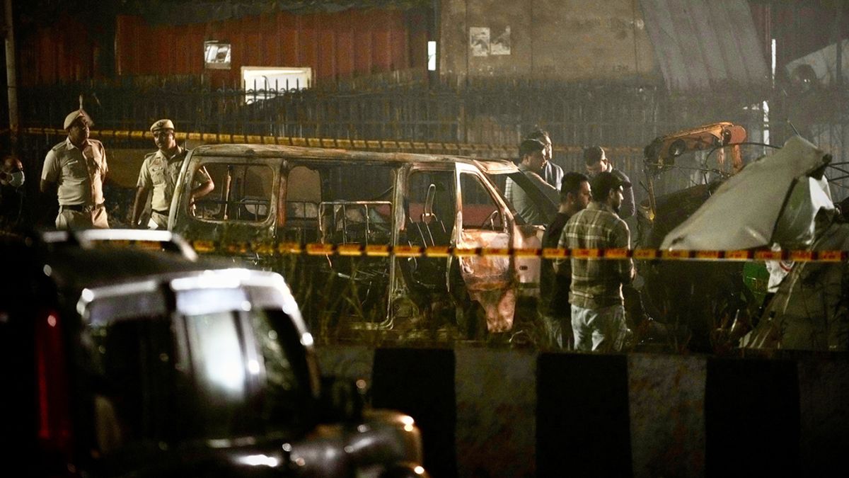 印度醫生「獨坐車內3小時」,化身白領炸彈客?德里驚傳汽車爆炸案,至少十人橫死「滿地屍塊」