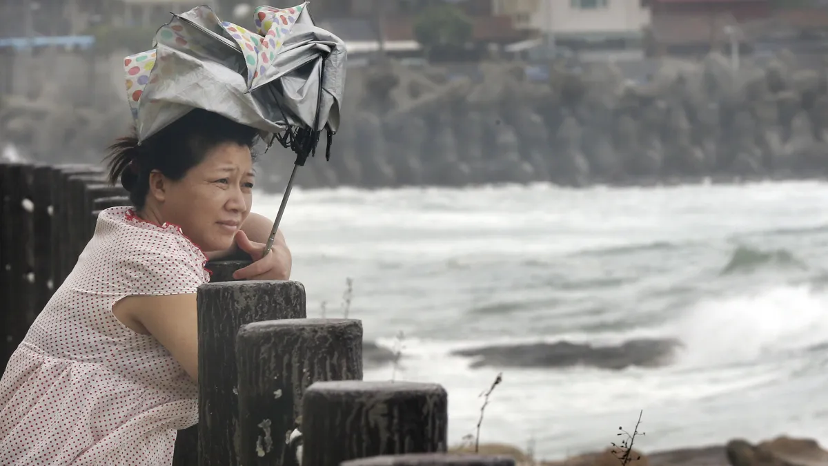 高雄為何會淹水這麼嚴重?鄭明典回應了。(資料照/美聯社)