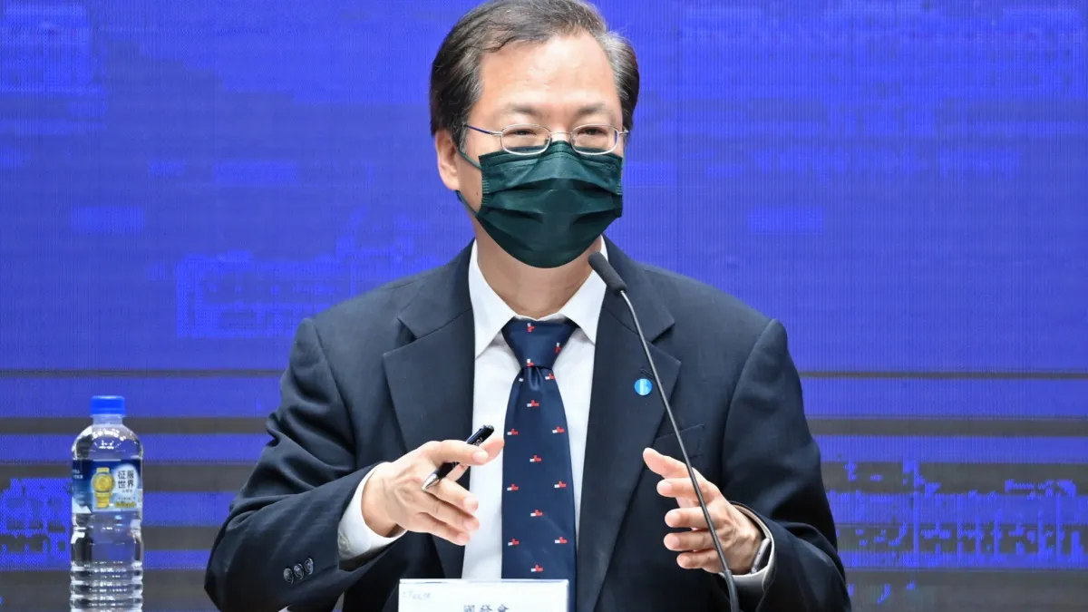 國發會主委龔明鑫10日出席行政院會後記者會。(行政院提供)