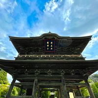 建長寺応真閣で、東アジア文化都市2025鎌倉市企画展「わたしの輪郭が、やわらかくなる。」が12月12日から16日まで開催され、ヘラルボニーとARuが光とアートのインスタレーションを手がける。(写真/株式会社ヘラルボニー提供) 建長寺応真閣で、東アジア文化都市2025鎌倉市企画展「わたしの輪郭が、やわらかくなる。」が12月12日から16日まで開催され、ヘラルボニーとARuが光とアートのインスタレーションを手がける。(写真/株式会社ヘラルボニー提供)