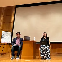 討論会には、司会を務めた慶應義塾大学経済学部教授の吉川龍生氏、日本大学文理学部教授で台湾文学研究者の赤松美和子氏、本企画のキュレーターを務めた映画監督のリム・カーワイ氏の3名が登壇した(写真/黃信維)。 討論会には、司会を務めた慶應義塾大学経済学部教授の吉川龍生氏、日本大学文理学部教授で台湾文学研究者の赤松美和子氏、本企画のキュレーターを務めた映画監督のリム・カーワイ氏の3名が登壇した(写真/黃信維)。