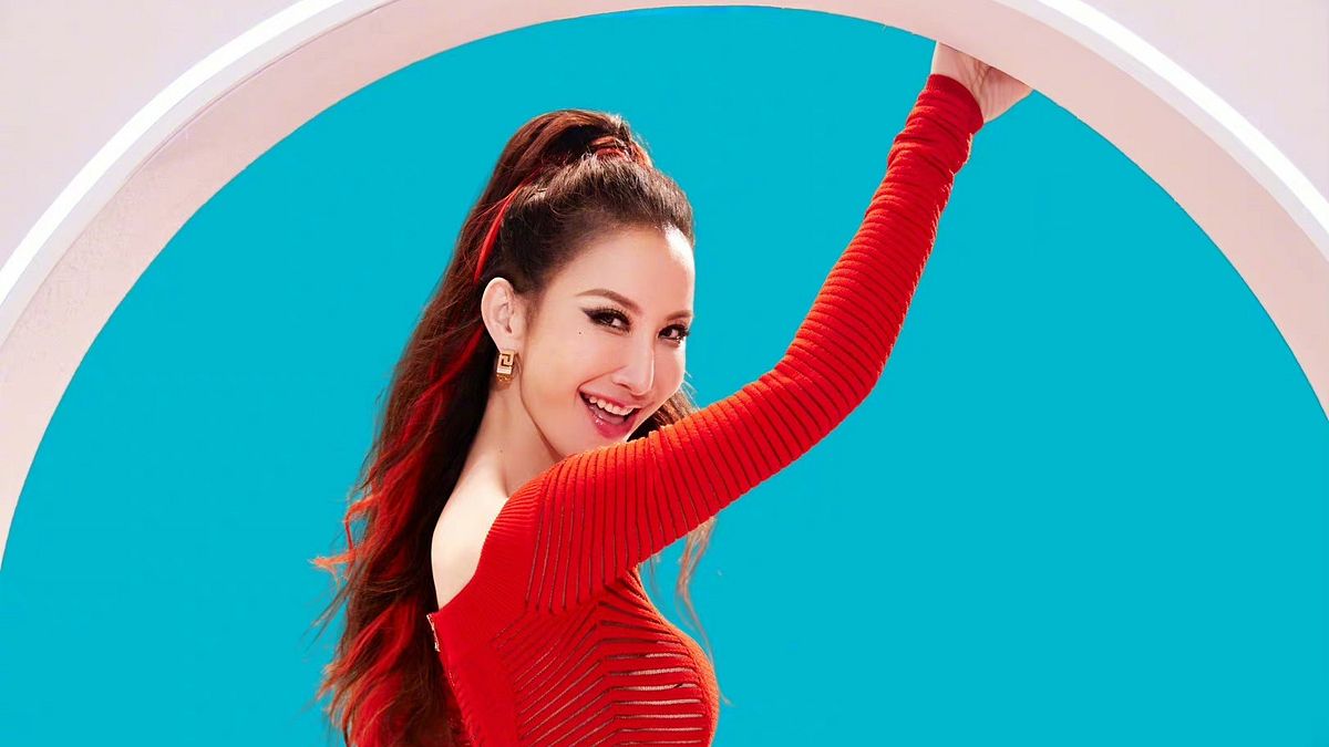 適逢李玟出道30週年,紀念雕像於石門峰紀念公園揭幕。(圖/翻攝自李玟微博) 適逢李玟出道30週年,紀念雕像於石門峰紀念公園揭幕。(圖/翻攝自李玟微博)