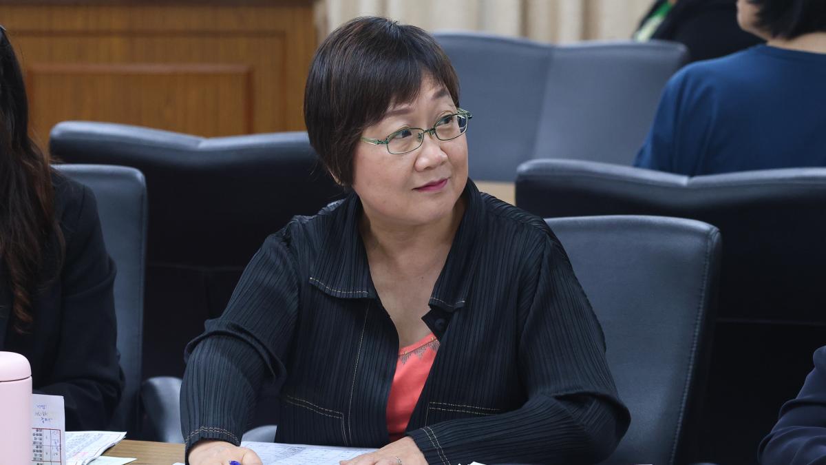 徐佳青出訪26天花115萬 稱行程涉敏不公開?民眾黨揭完整版:看電影、吃甜點哪來的機密?