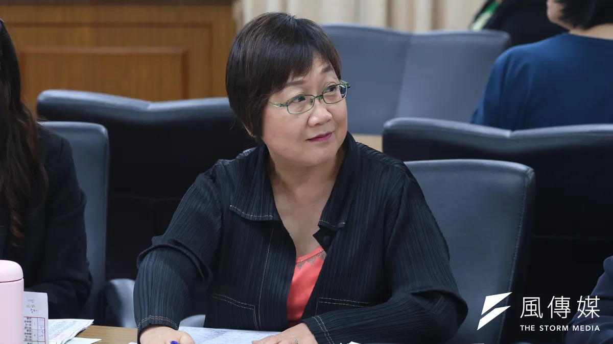 僑委會委員長徐佳青(見圖)在「假考察、真觀光」案,以及放寬報名資格讓兒子參加「僑青東沙生態體驗營」事件上強烈攻防,成為媒體焦點。(資料照,顏麟宇攝)