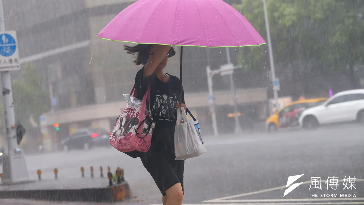 輕度颱風白鹿24日午後估將從台東至恆春半島間登陸,各地嚴防豪雨、大雨。(資料照,顏麟宇攝) 輕度颱風白鹿24日午後估將從台東至恆春半島間登陸,各地嚴防豪雨、大雨。(資料照,顏麟宇攝)