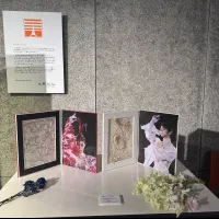 羽生結弦と伊藤聡美による写真集の出版記念展が開かれ、競技度外視の特別な衣装の展示とともに、伊藤氏が制作の裏側や羽生の類まれな表現力、自身のパリでのファッションショー開催について語った。(写真/黃信維撮影) 羽生結弦と伊藤聡美による写真集の出版記念展が開かれ、競技度外視の特別な衣装の展示とともに、伊藤氏が制作の裏側や羽生の類まれな表現力、自身のパリでのファッションショー開催について語った。(写真/黃信維撮影)
