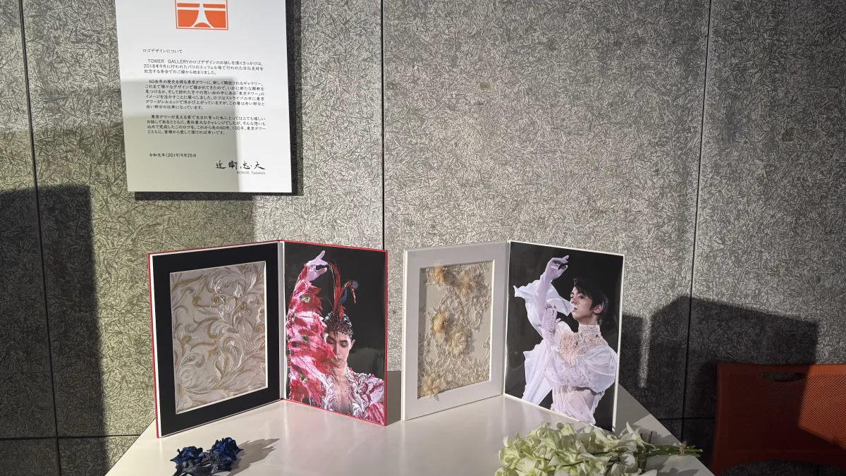 羽生結弦と伊藤聡美による写真集の出版記念展が開かれ、競技度外視の特別な衣装の展示とともに、伊藤氏が制作の裏側や羽生の類まれな表現力、自身のパリでのファッションショー開催について語った。(写真/黃信維撮影)