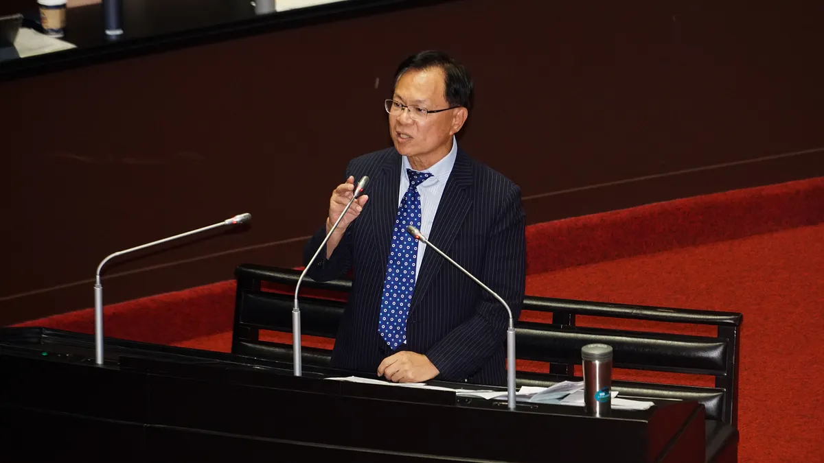 民眾黨立委張啟楷(見圖)透露準備要告發行政院長卓榮泰。(資料照,蔡親傑攝) 民眾黨立委張啟楷(見圖)透露準備要告發行政院長卓榮泰。(資料照,蔡親傑攝)