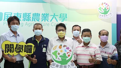 屏東縣長潘孟安出席農業大學開學典禮,鼓勵農務新鮮人勇敢築夢。(圖/屏東縣傳播暨國際事務處提供)
