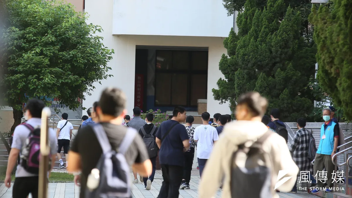本土疫情嚴峻,全國各級學校日前停止到校上課,而四技二專最大入學管道的統測甄選入學也因疫情取消面試環節。示意圖,與新聞個案無關。(資料照,柯承惠攝)