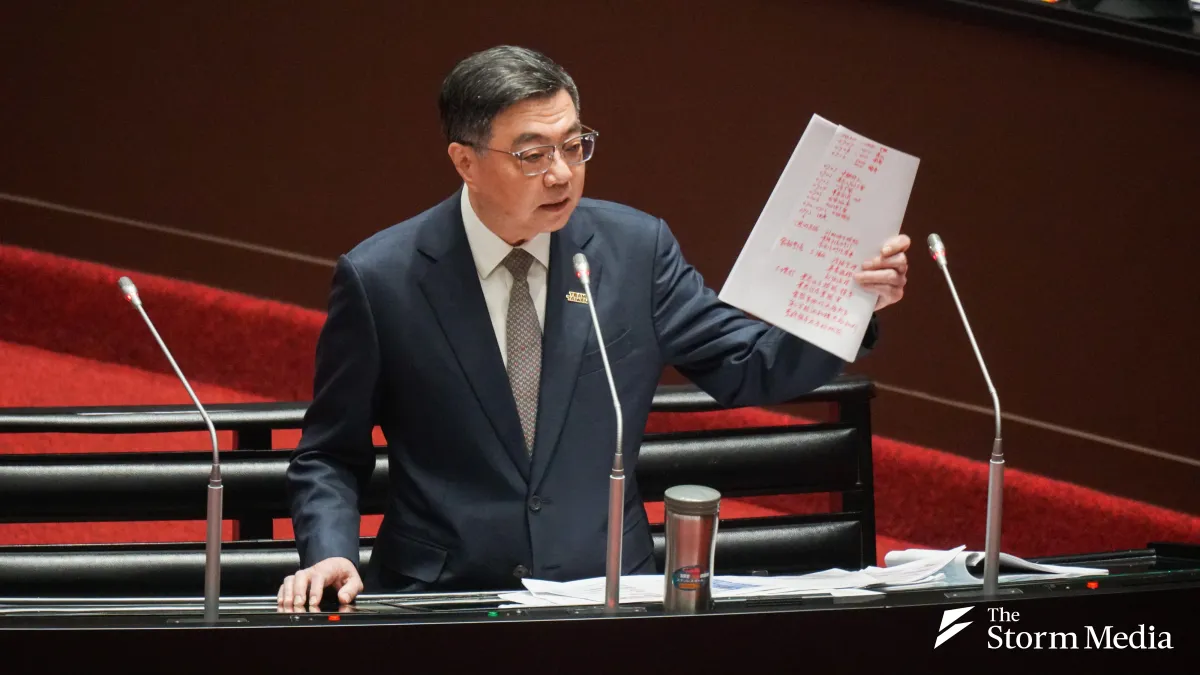 Premier Cho Jung-tai (卓榮泰) appeared before the Legislative Yuan to answer questions on the Chung Lien edible oil scandal. When opposition lawmakers demanded an apology, Cho fired back: "Is this a special report session or a special apology session?" (Phot