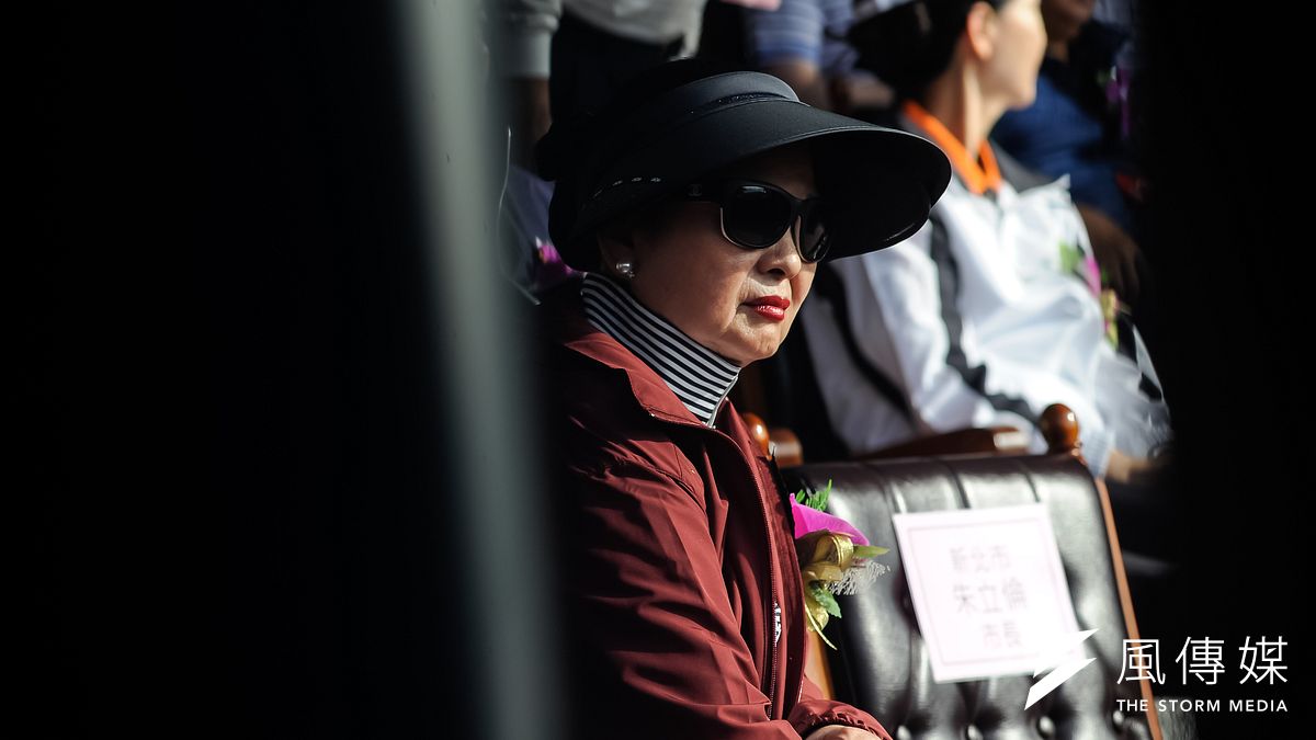 長庚醫院去年爆發急診室風波,衛福部並痛下重手「整頓」,此事其他家族企業看在眼裡,都覺得唇亡齒寒。圖為王永慶三房李寶珠。(資料照,甘岱民攝) 長庚醫院去年爆發急診室風波,衛福部並痛下重手「整頓」,此事其他家族企業看在眼裡,都覺得唇亡齒寒。圖為王永慶三房李寶珠。(資料照,甘岱民攝)