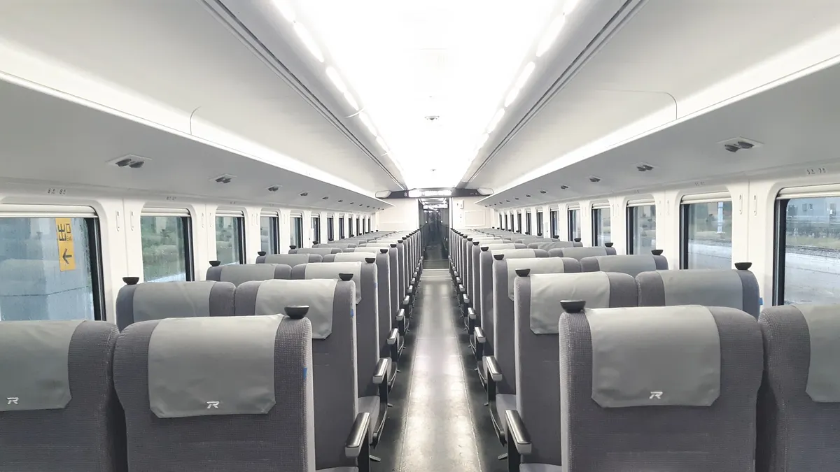 台鐵明確指出,首波訂位的旅客若未在期限內完成取票,系統會在 12 月 3 日上午 9 點重新釋出所有未付款的座位。這也是每年台鐵元旦「第二波搶票潮」。(圖/取自維基百科KazehayashiCC BY-SA 4.0) 台鐵明確指出,首波訂位的旅客若未在期限內完成取票,系統會在 12 月 3 日上午 9 點重新釋出所有未付款的座位。這也是每年台鐵元旦「第二波搶票潮」。(圖/取自維基百科KazehayashiCC BY-SA 4.0)