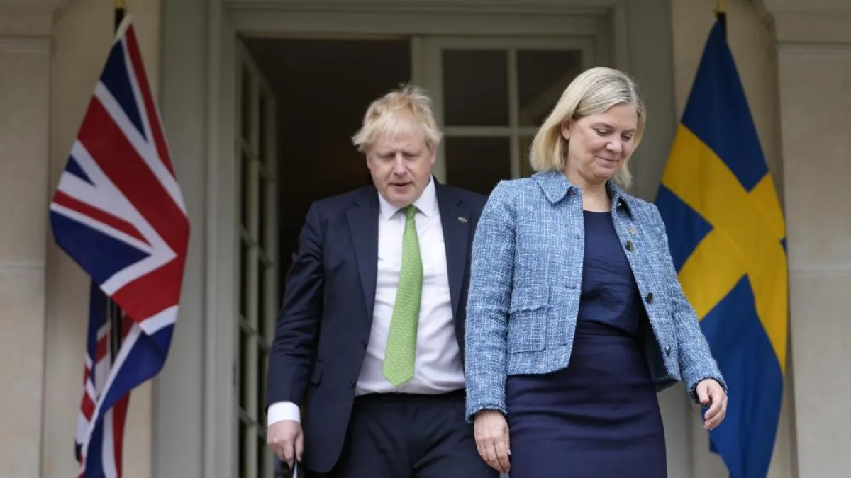 2022年5月11日,英國首相強森(Boris Johnson)出訪瑞典和芬蘭,分別與兩國簽署安全協議。(AP)