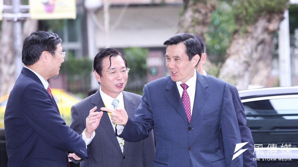 遠雄弊案31日偵結,北檢就大巨蛋案部分,對時任北市府財政局長李述德(中)求處10年徒刑。(林韶安攝) 遠雄弊案31日偵結,北檢就大巨蛋案部分,對時任北市府財政局長李述德(中)求處10年徒刑。(林韶安攝)